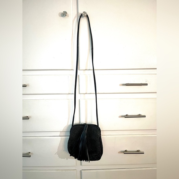 🆕 Chico’s tassel cross body bag in black only - Picture 5 of 15
